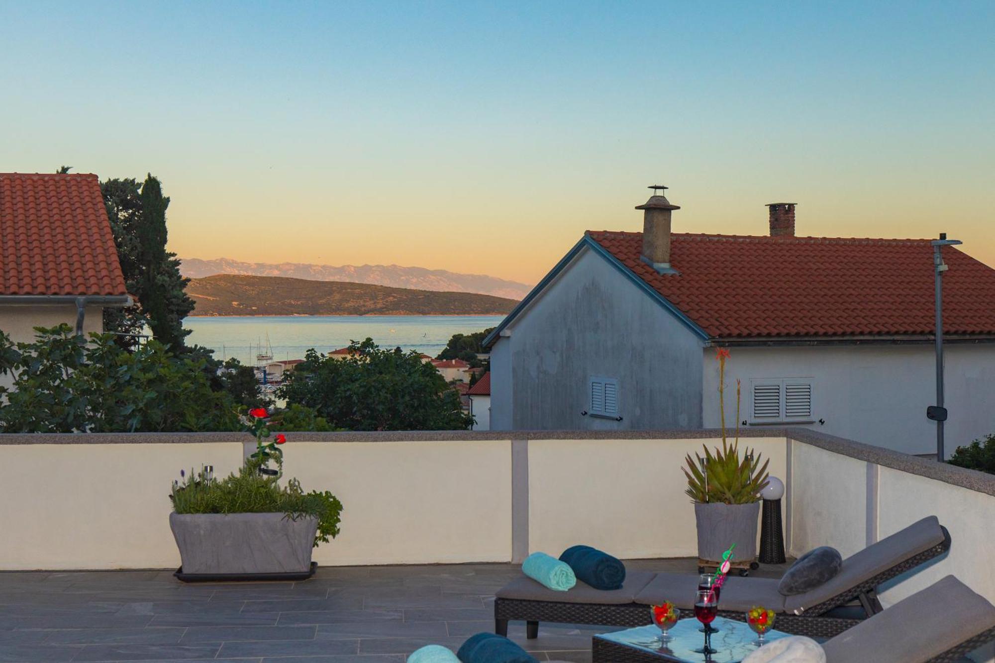 Apartment Tara With Seaview Krk Town Exteriör bild